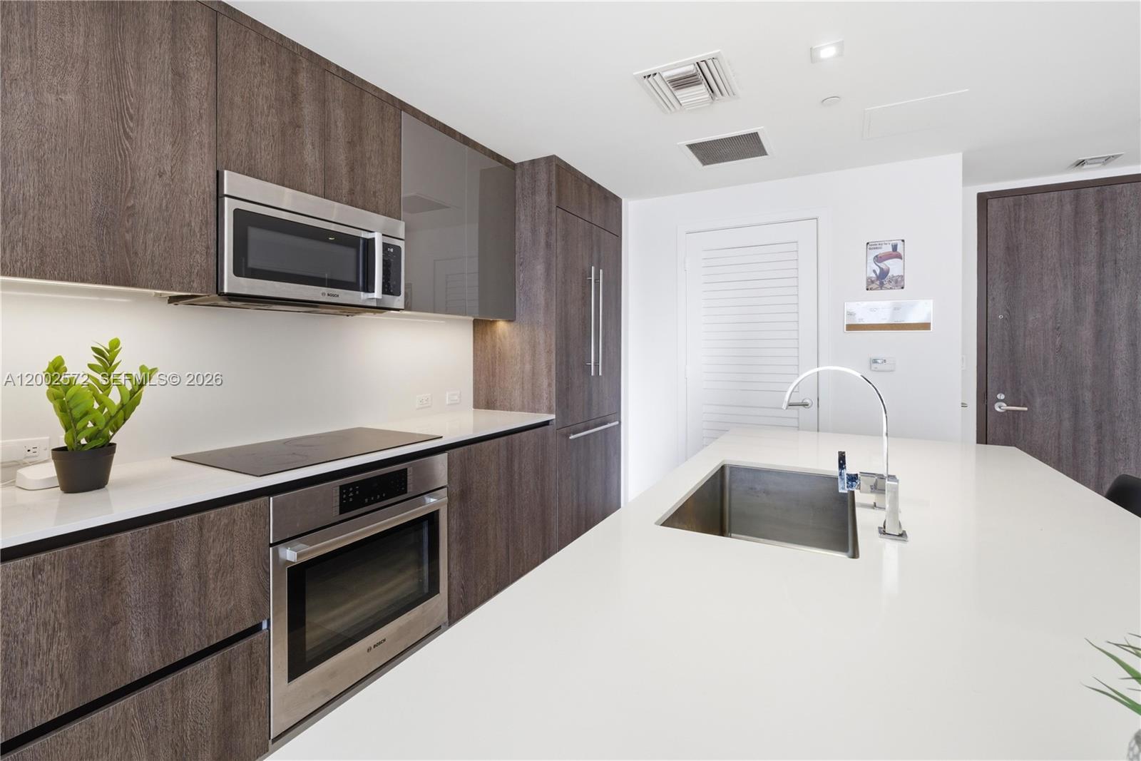 REACH CONDO - Residential