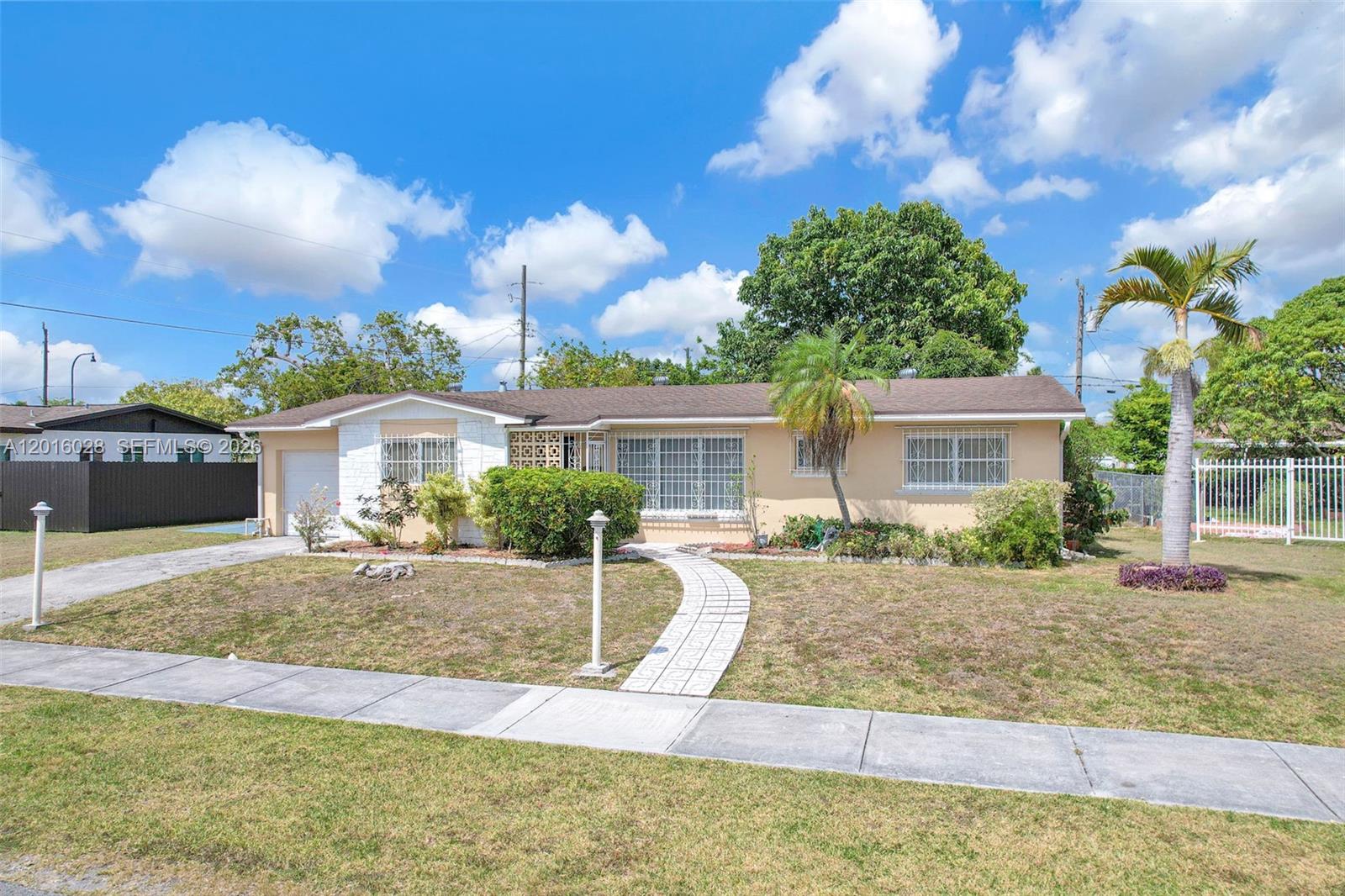 FAIRWAY HOUSE SEC 1 - Residential