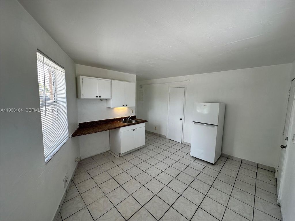 Photo of 701 NW 7th Ave #1, Hallandale Beach, FL 33009 (MLS # A11998104)