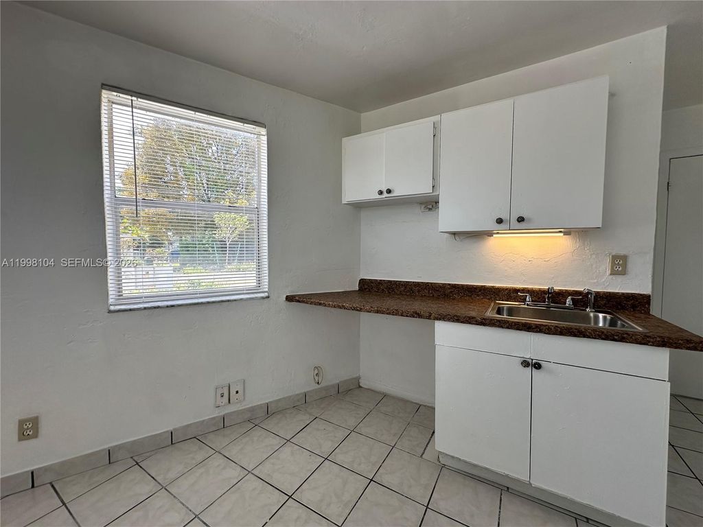Photo of 701 NW 7th Ave #1, Hallandale Beach, FL 33009 (MLS # A11998104)