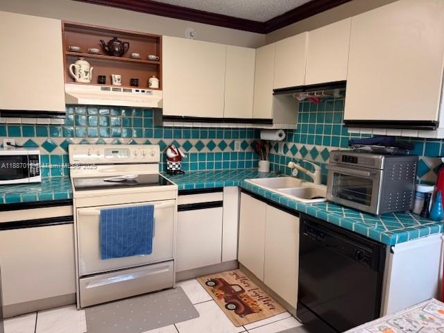 FOXWOOD ESTATES 2 OF LAKE - Residential