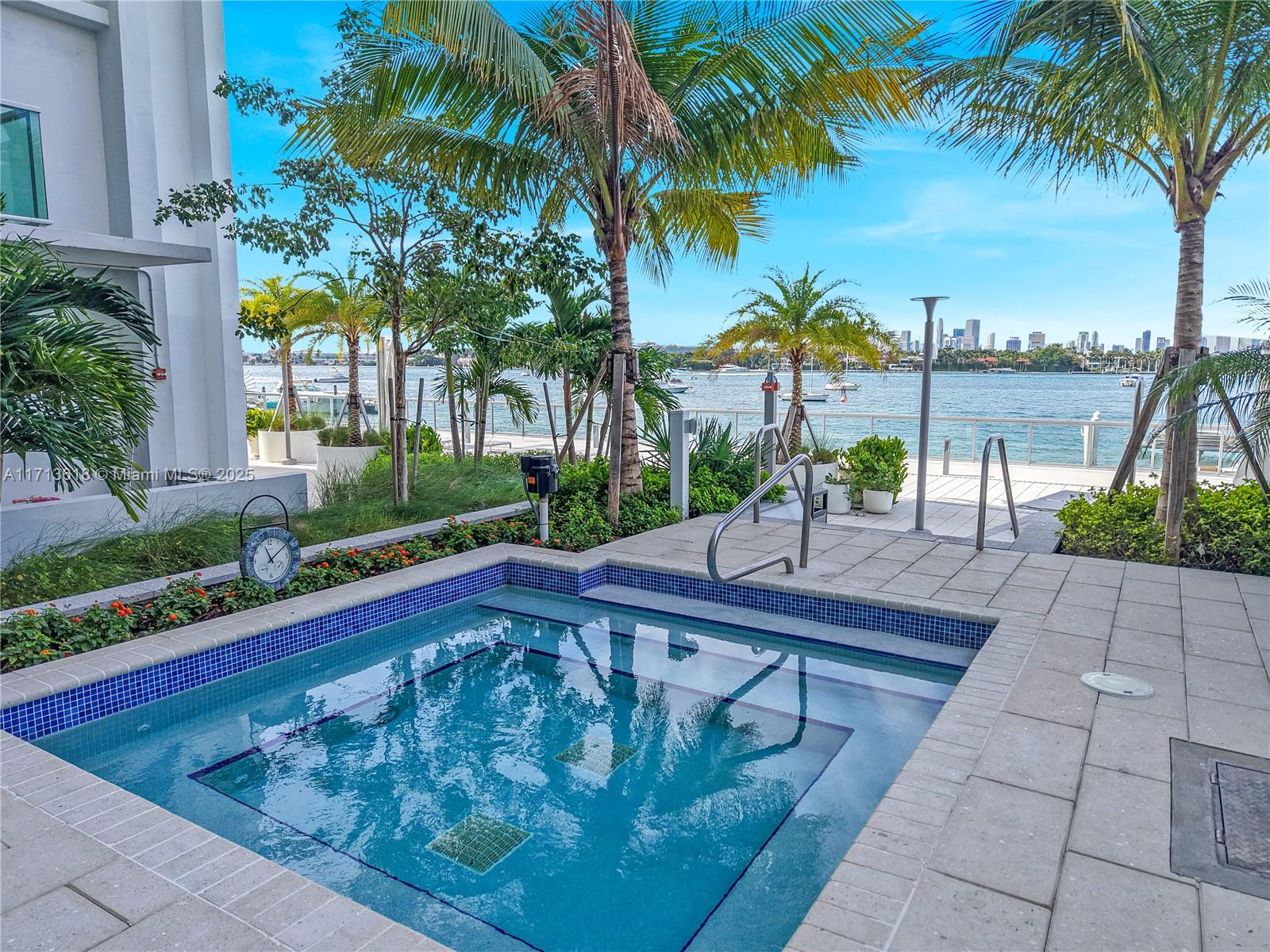 MIRADOR 1000 CONDO - Residential