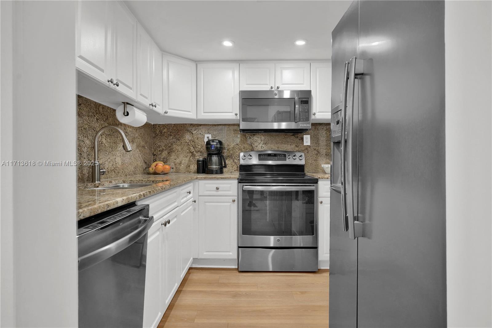 MIRADOR 1000 CONDO - Residential