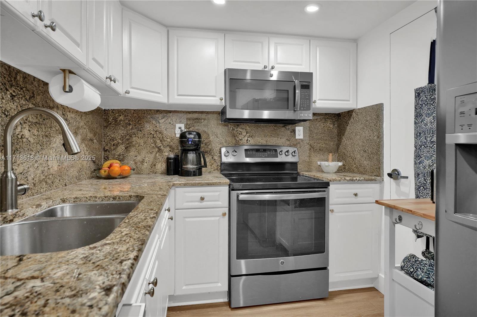 MIRADOR 1000 CONDO - Residential