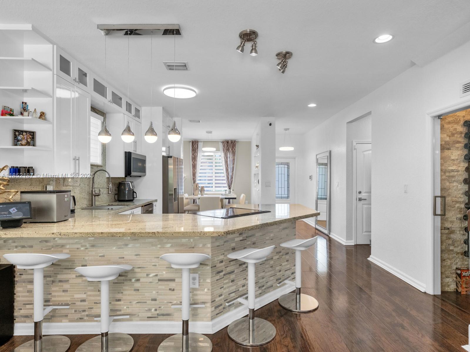 PRECIOUS HOMES AT LAKES B - Residential