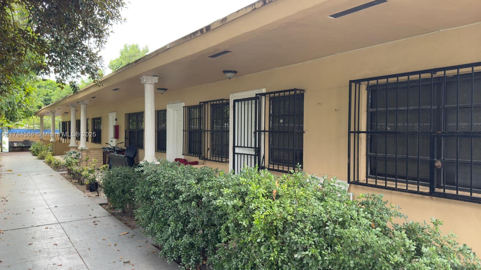4 units all 1/1s with central AC. Terrazzo or tile floors. MTM tenants with under market rents. Can also build on existing lot with T5-O zoning. Great visibility and traffic on 28th st. 40 years recent passed. All new electric completed 1 year ago. One water meter.