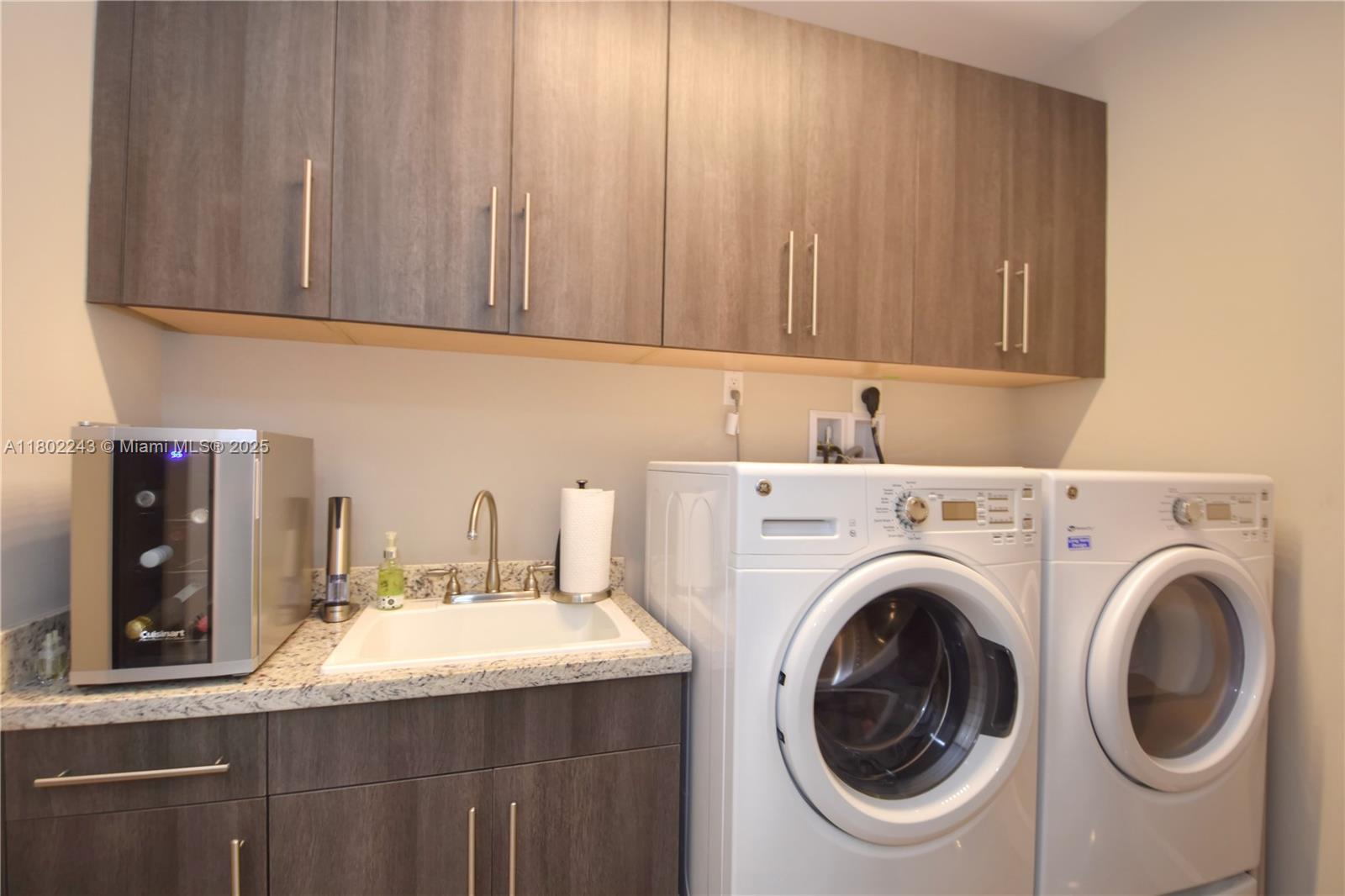 VILLAS BY THE SEA 4 CONDO - Residential