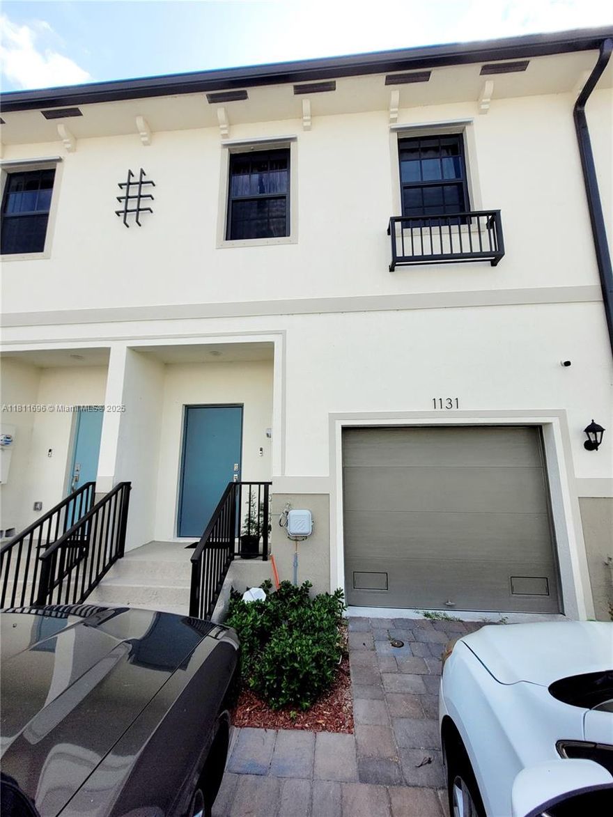 Modern townhouse for sale in Homestead! Built in 2021, this well-maintained two-story home features 3 spacious bedrooms, 2 full bathrooms, a half bath on the first floor, and a private one-car garage.
Located in a community with a Homeowners Association (HOA), the property is in excellent condition and qualifies for all types of financing—FHA, VA, conventional, and more—making it perfect for both first-time buyers and investors.
Conveniently located near schools, shopping centers, and major highways. Don’t miss out on this great opportunity!