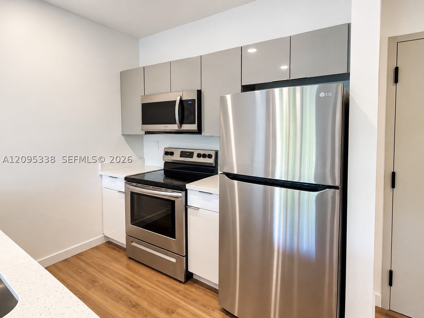 1950 Fletcher St 404