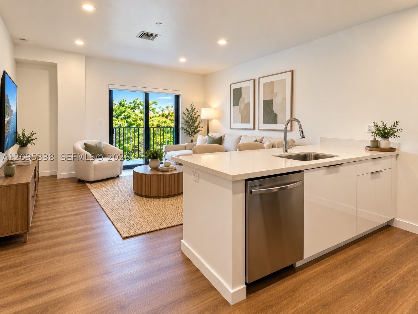 1950 Fletcher St 404