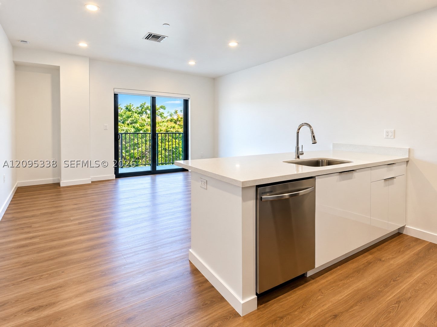 1950 Fletcher St 404