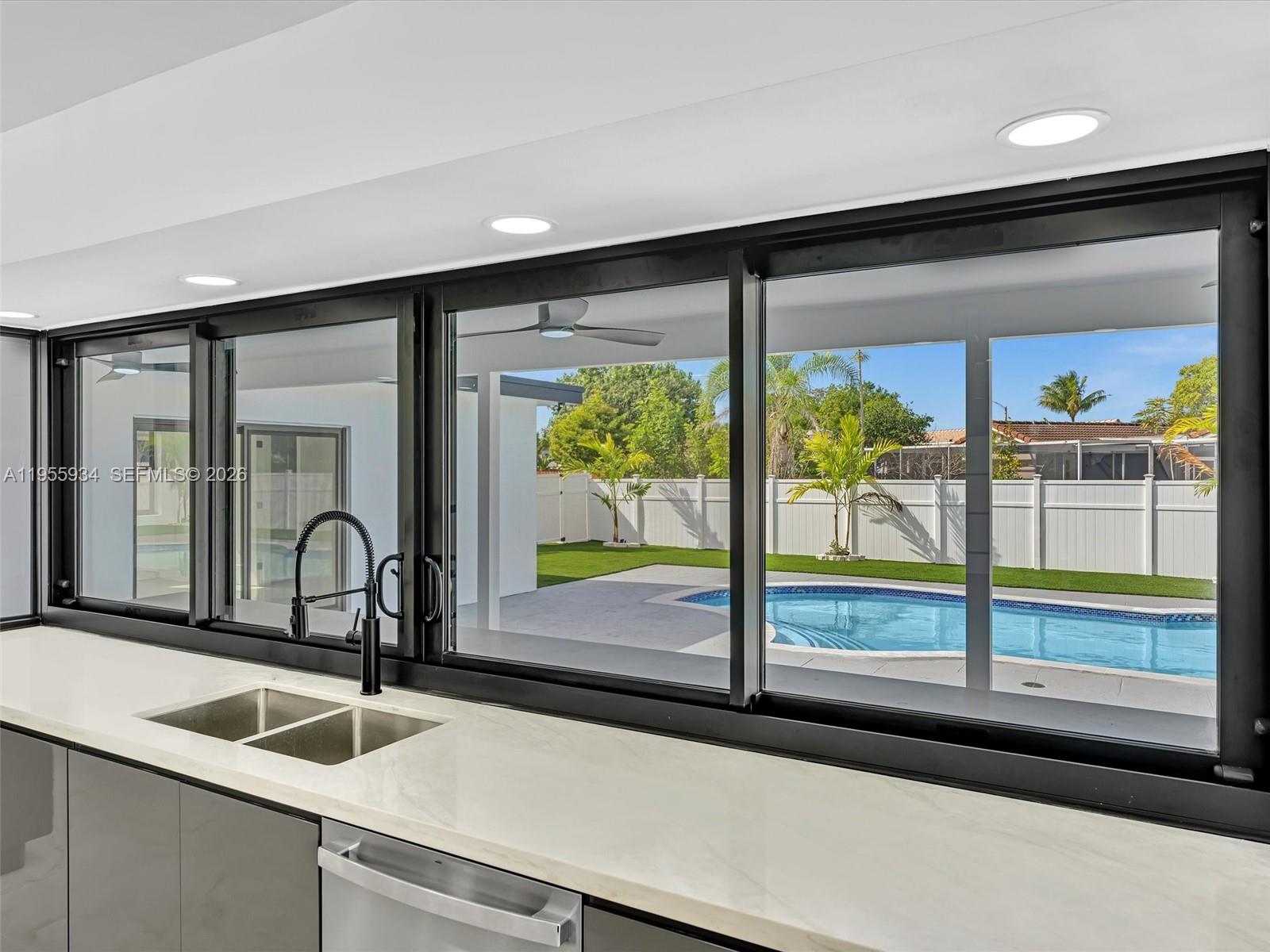 HOLLYWOOD HILLS 1965 - Residential