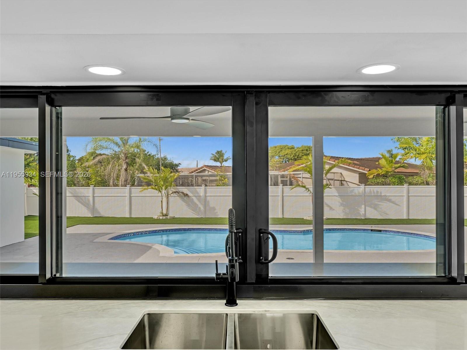 HOLLYWOOD HILLS 1965 - Residential