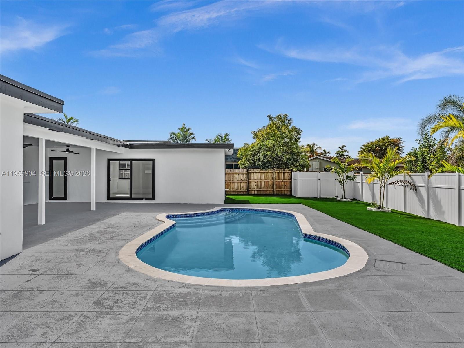 HOLLYWOOD HILLS 1965 - Residential