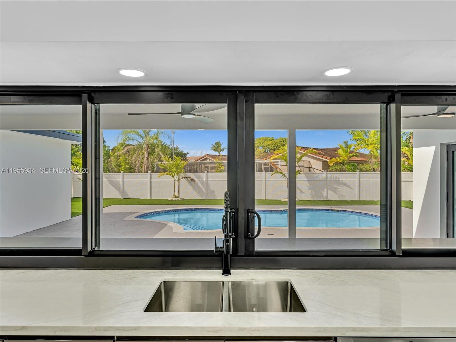 HOLLYWOOD HILLS 1965 - Residential