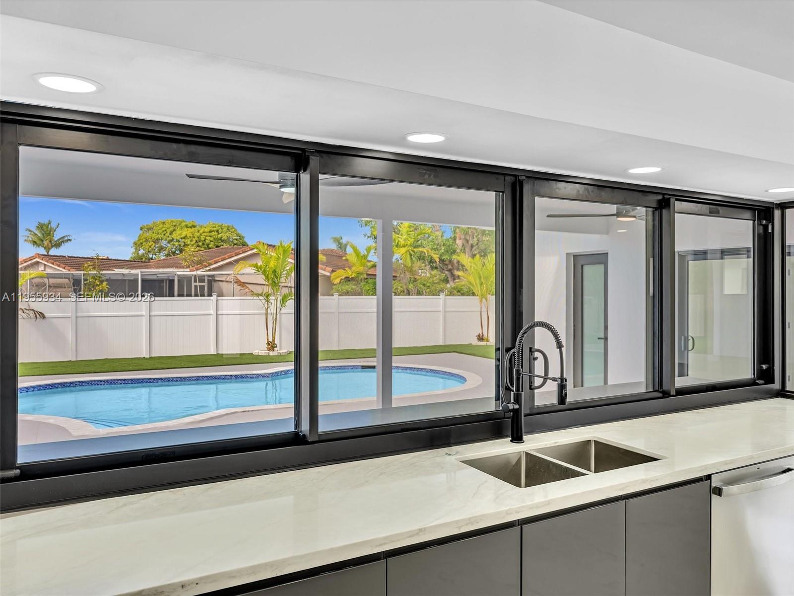 HOLLYWOOD HILLS 1965 - Residential