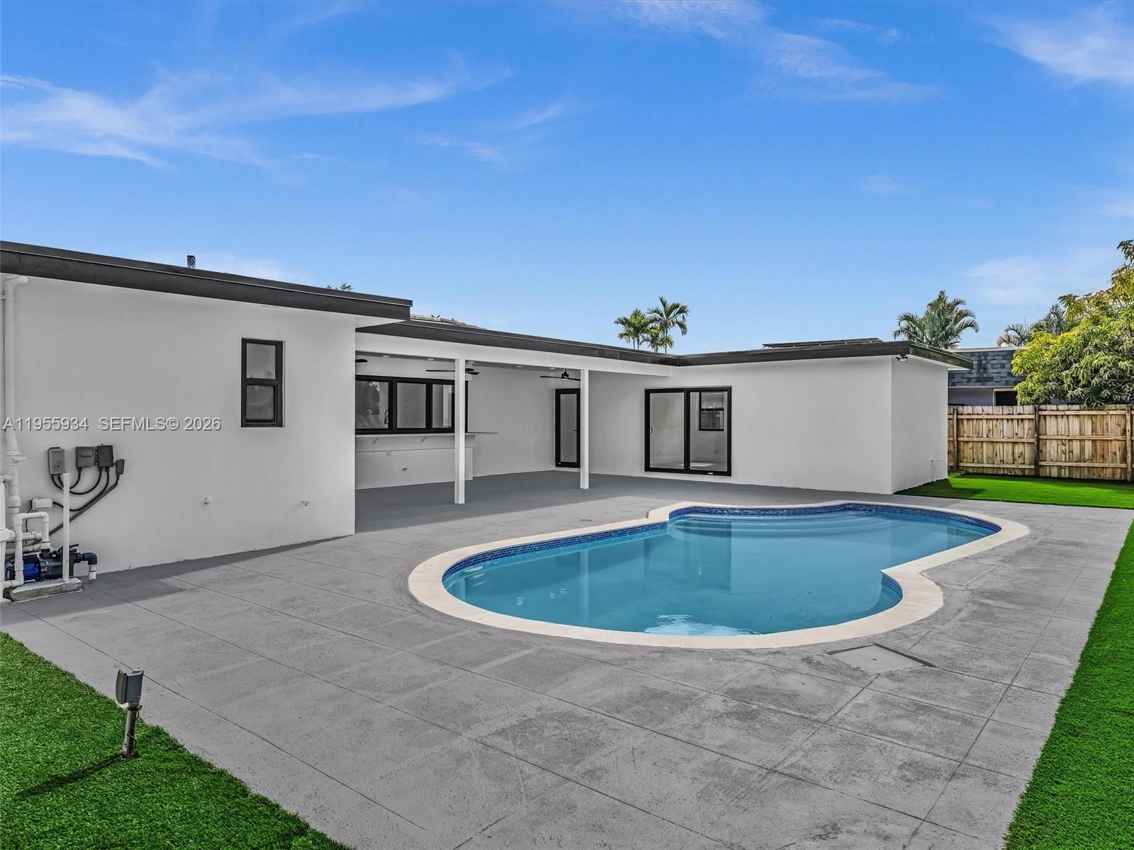 HOLLYWOOD HILLS 1965 - Residential