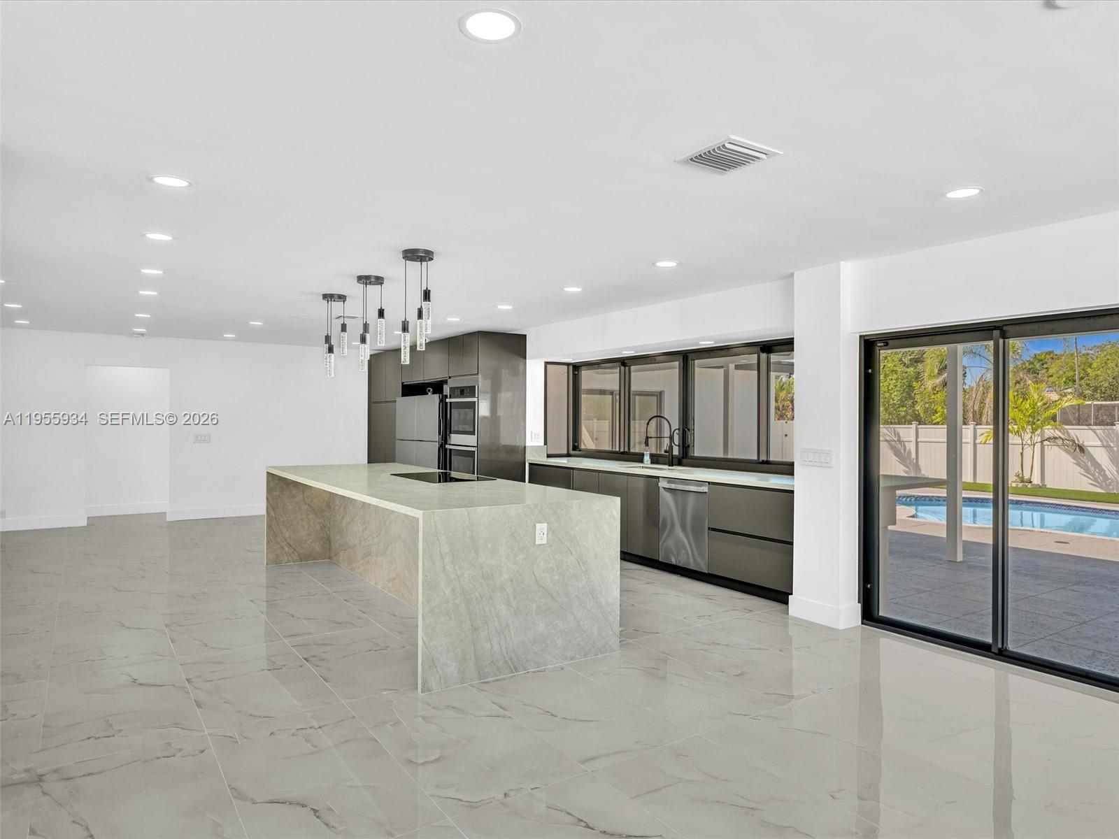 HOLLYWOOD HILLS 1965 - Residential