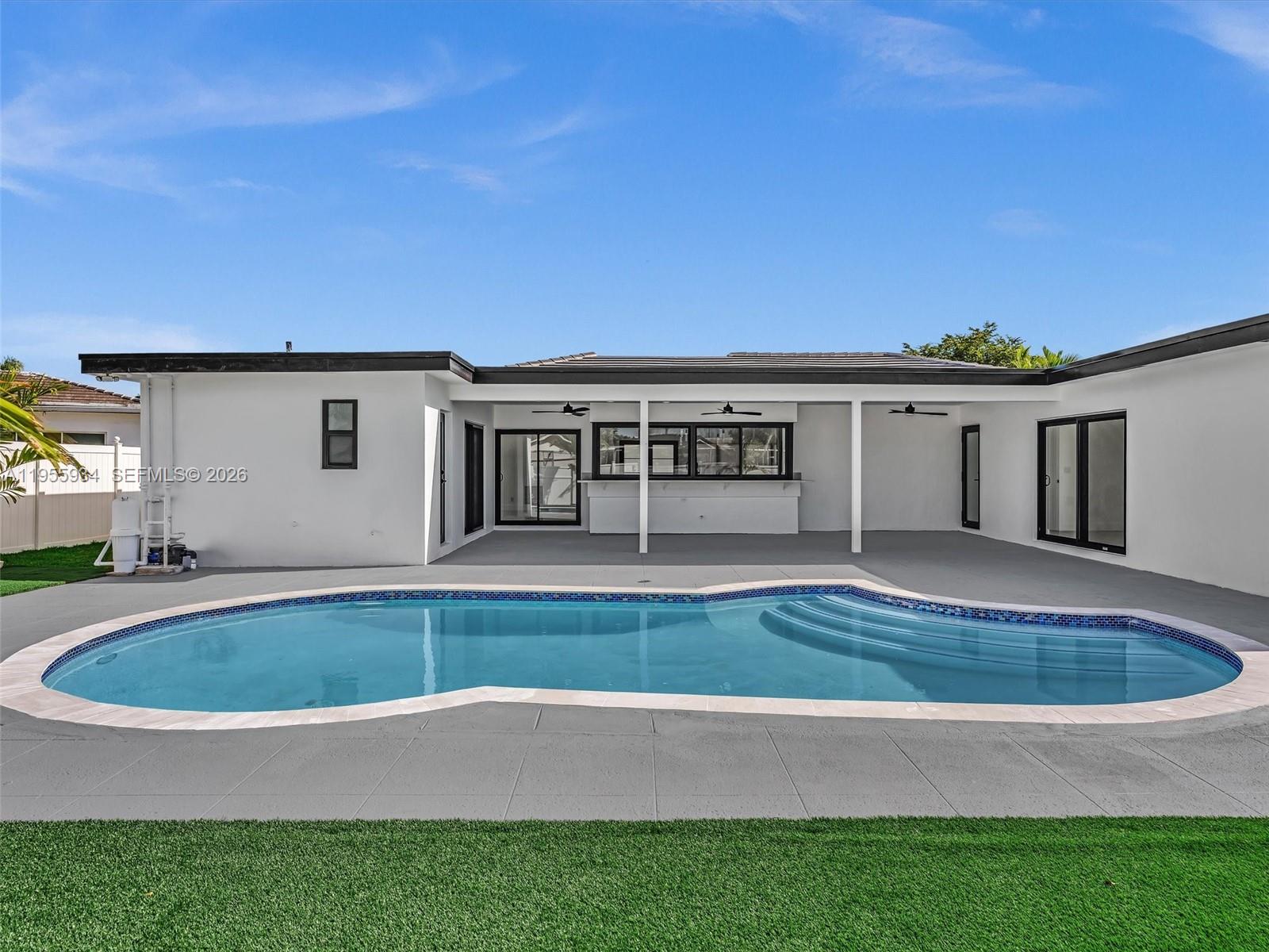 HOLLYWOOD HILLS 1965 - Residential