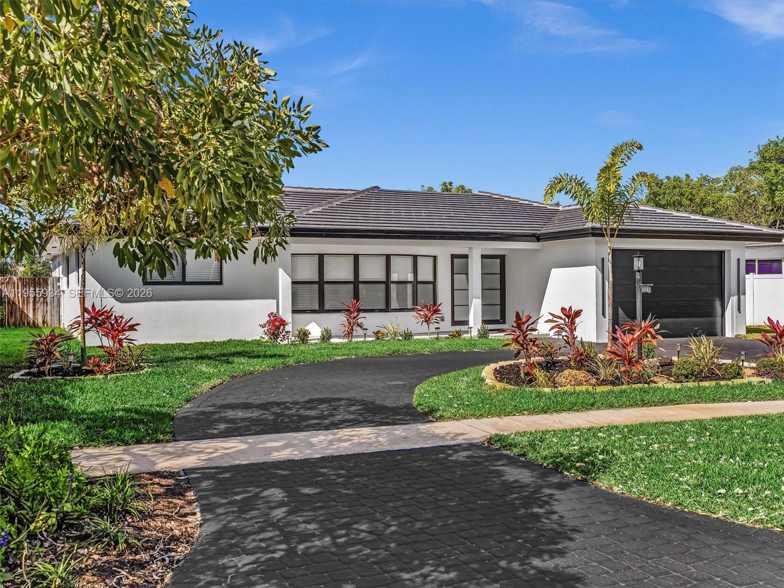 HOLLYWOOD HILLS 1965 - Residential