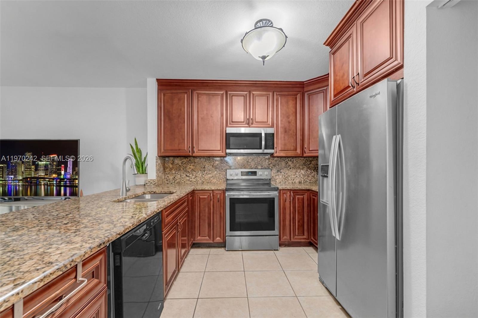 EMERALD LAKES - Residential