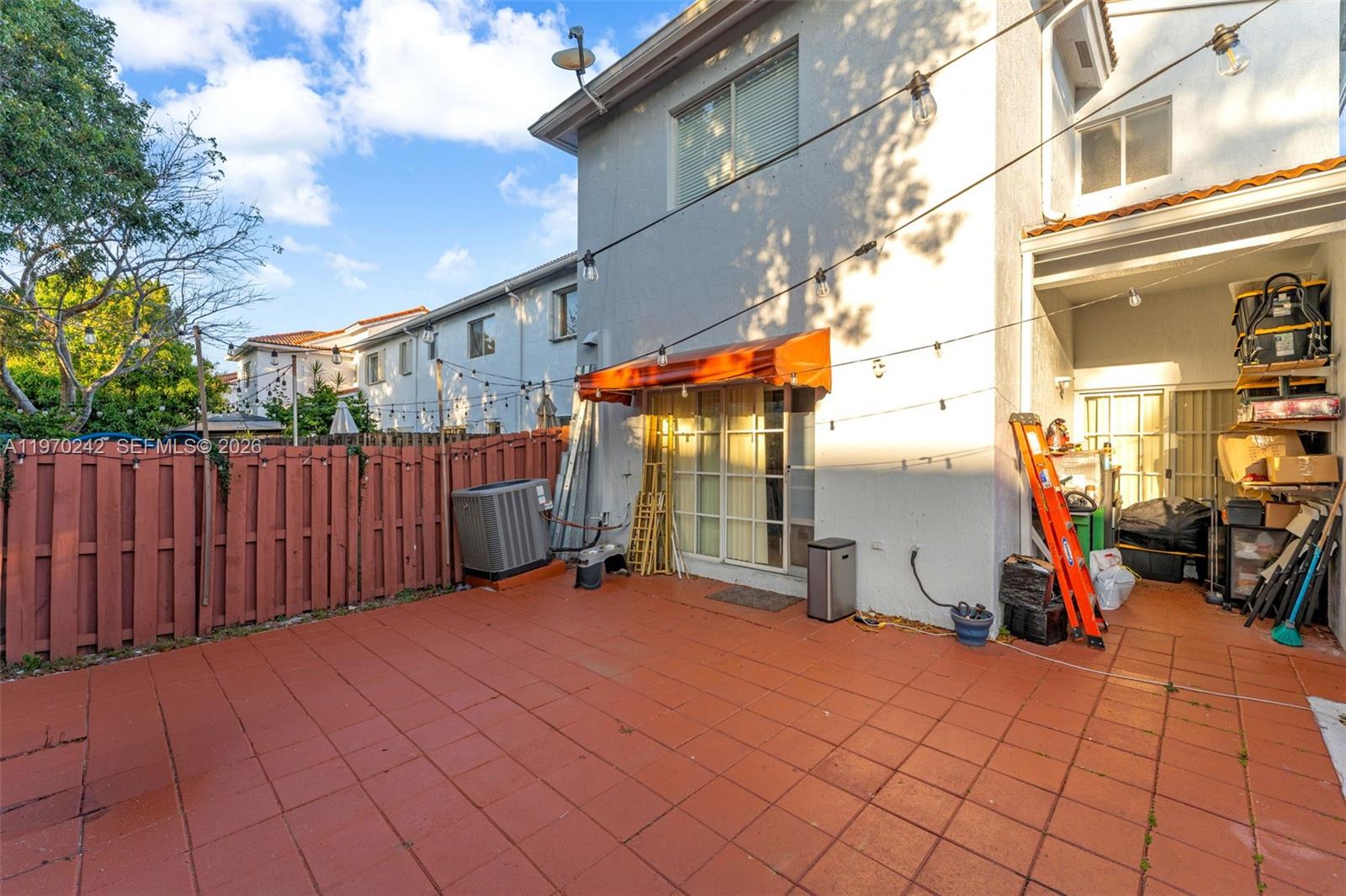 EMERALD LAKES - Residential