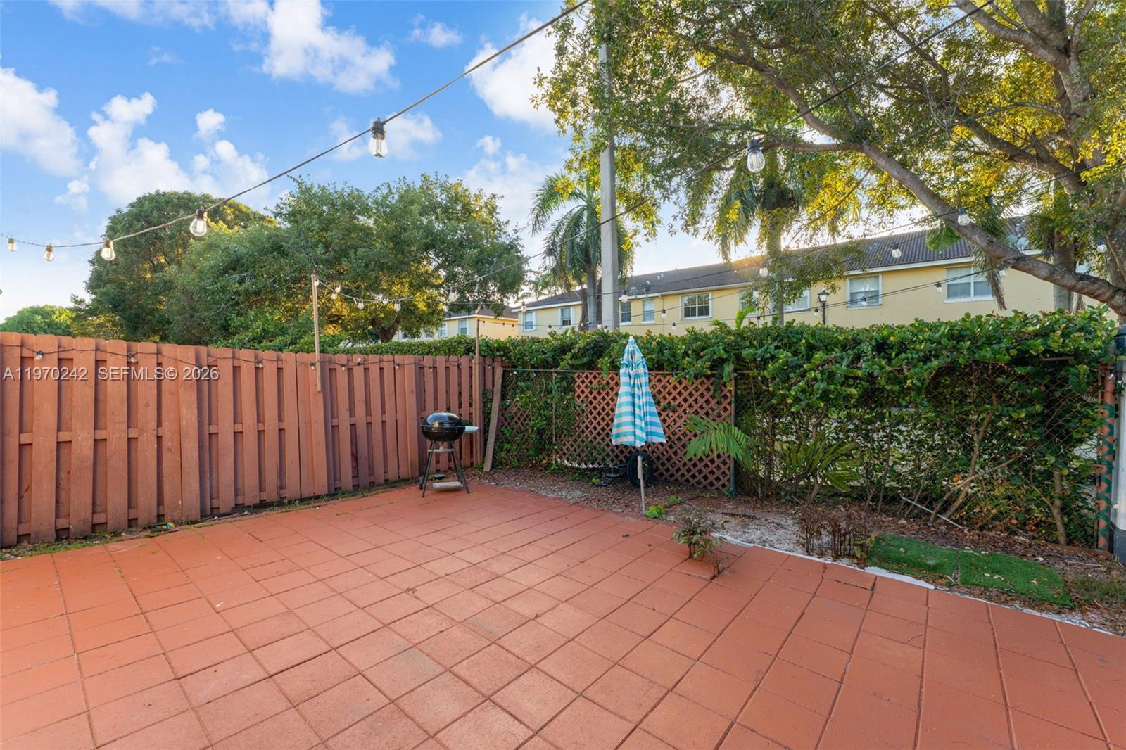 EMERALD LAKES - Residential