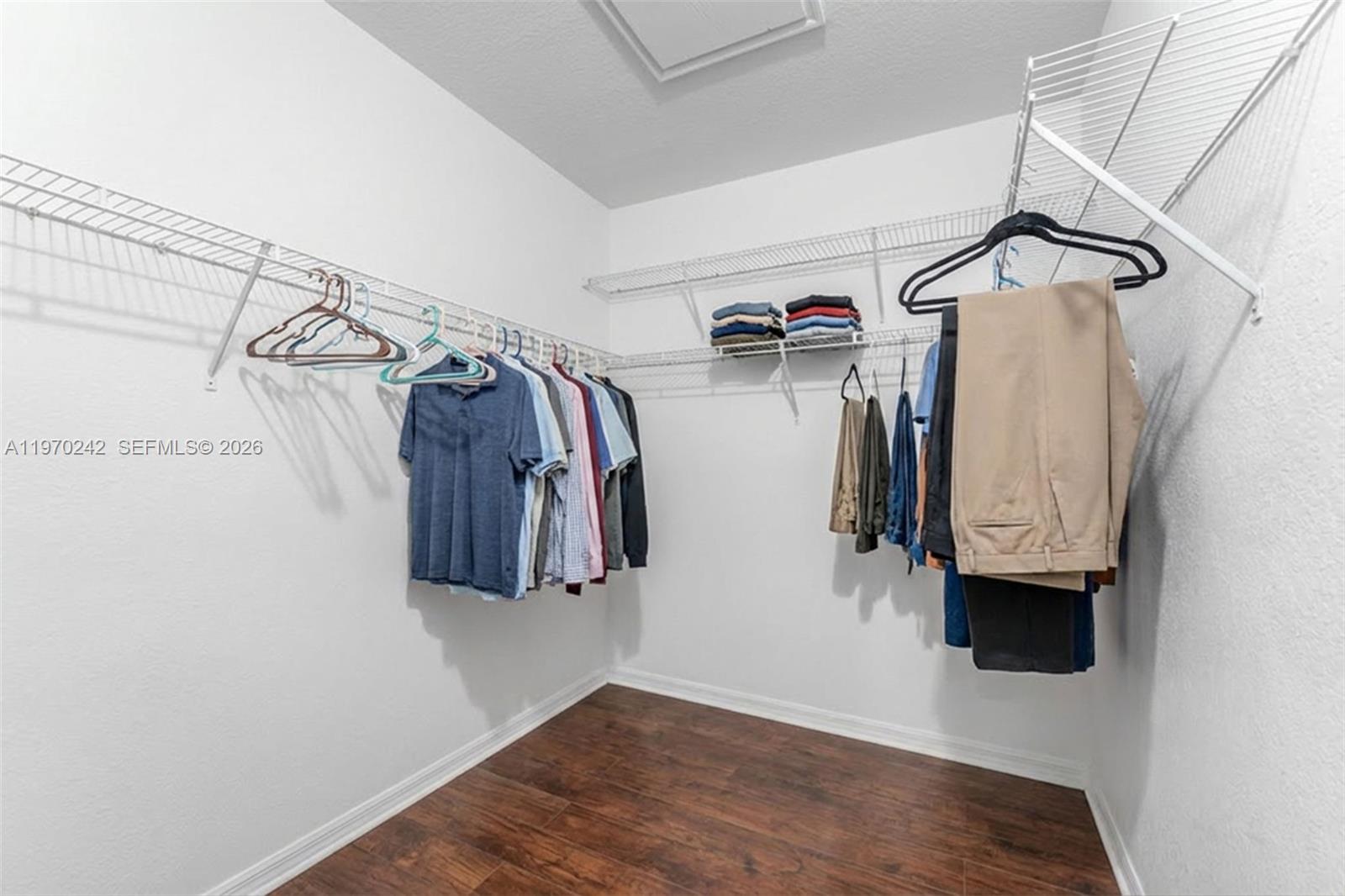 EMERALD LAKES - Residential