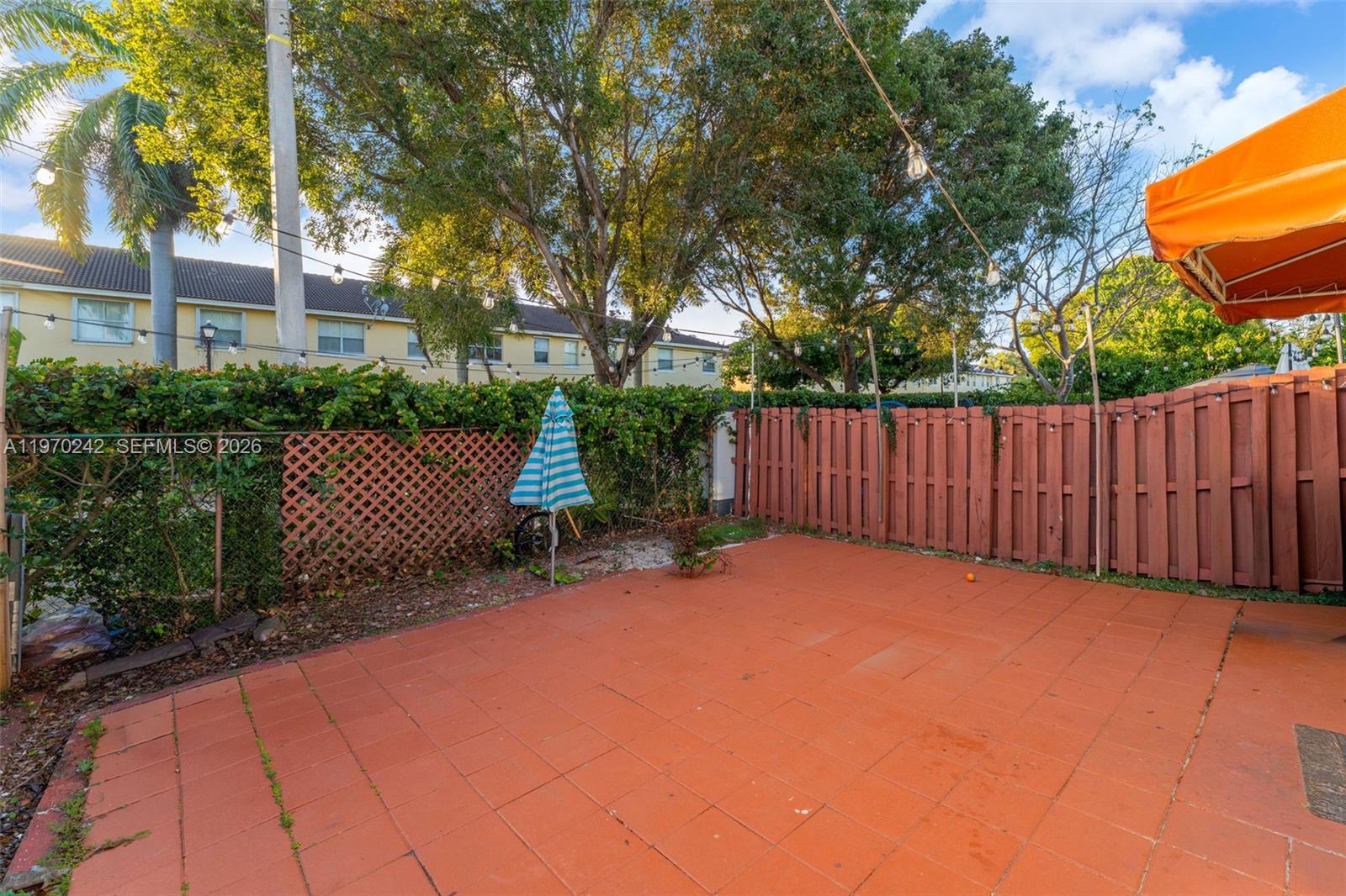 EMERALD LAKES - Residential