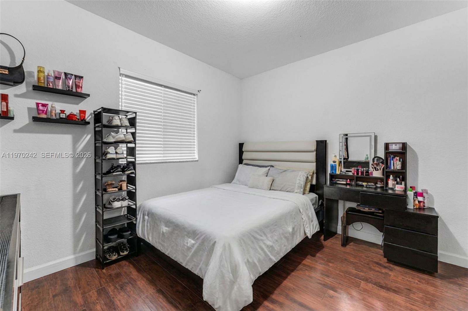 EMERALD LAKES - Residential