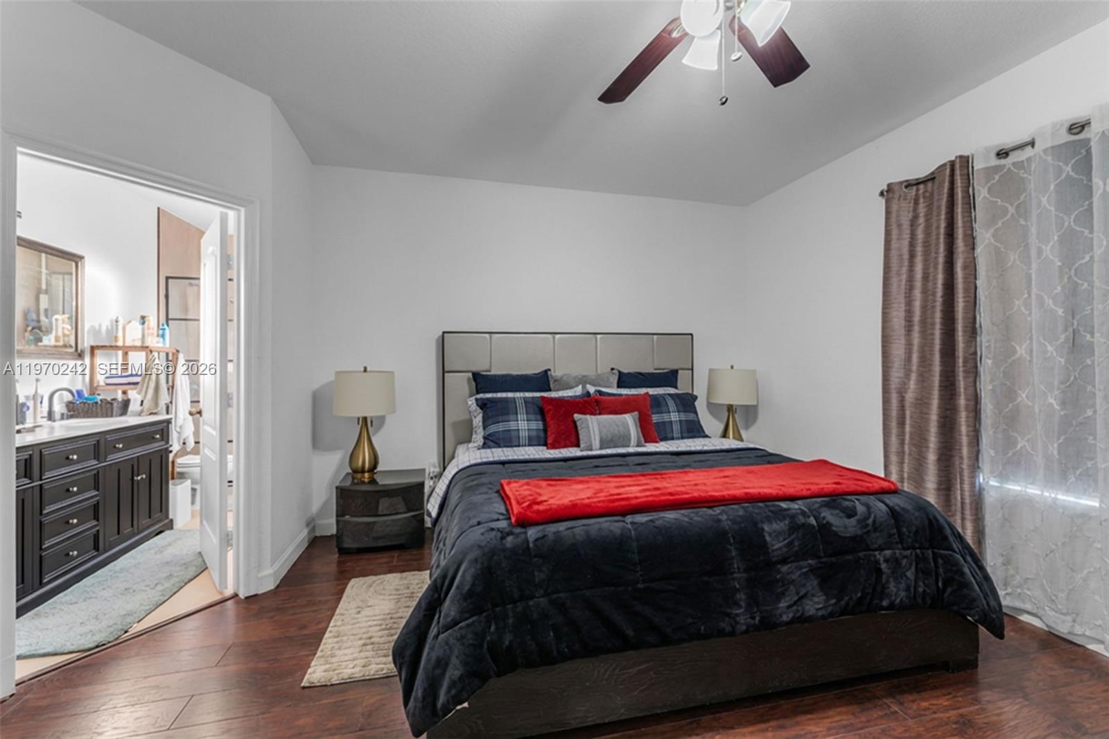 EMERALD LAKES - Residential