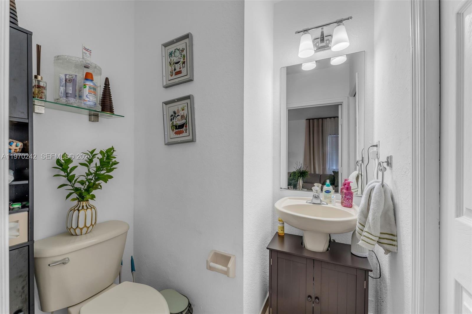 EMERALD LAKES - Residential