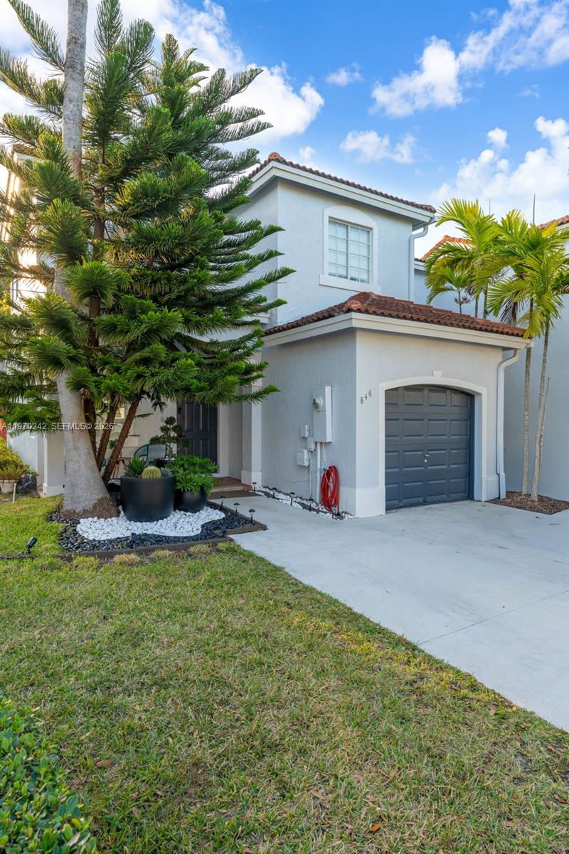 EMERALD LAKES - Residential