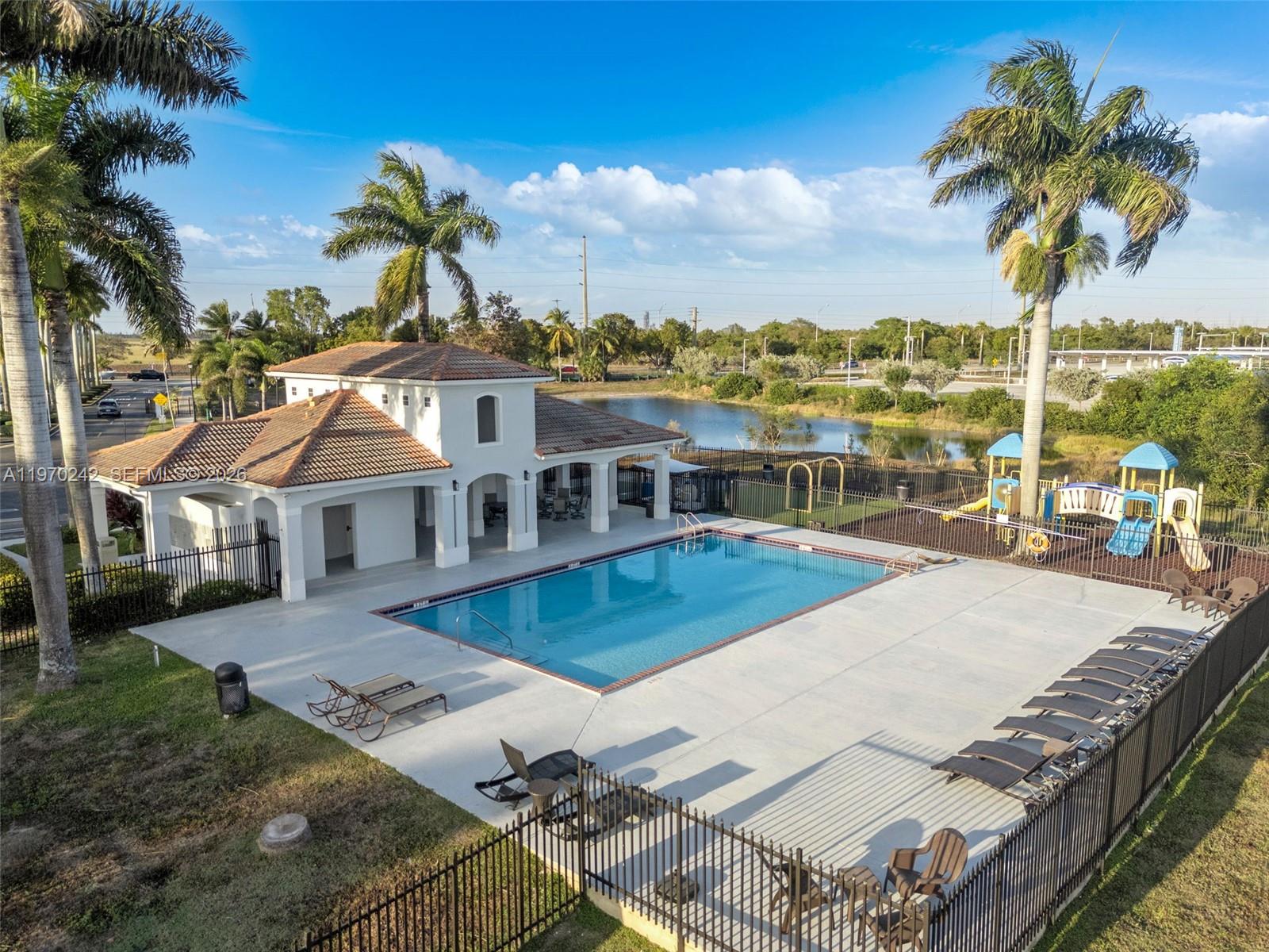 EMERALD LAKES - Residential