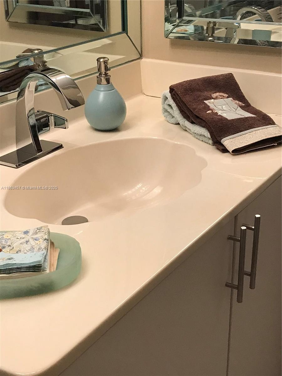 TRENT CONDOMINIUM E - Residential