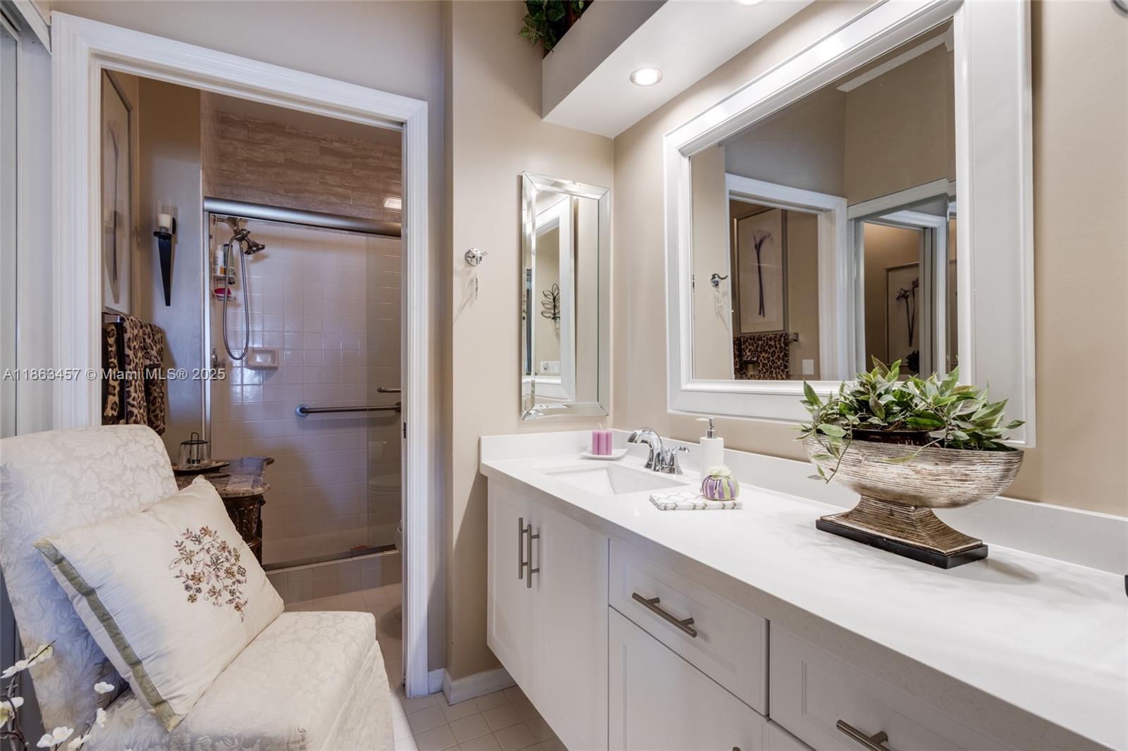 TRENT CONDOMINIUM E - Residential