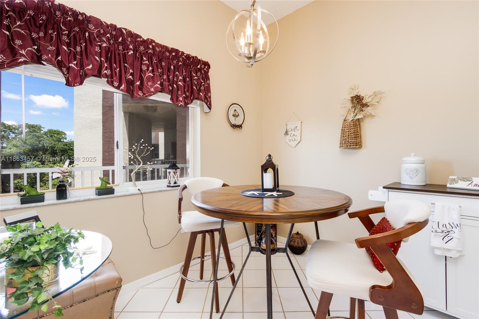 TRENT CONDOMINIUM E - Residential