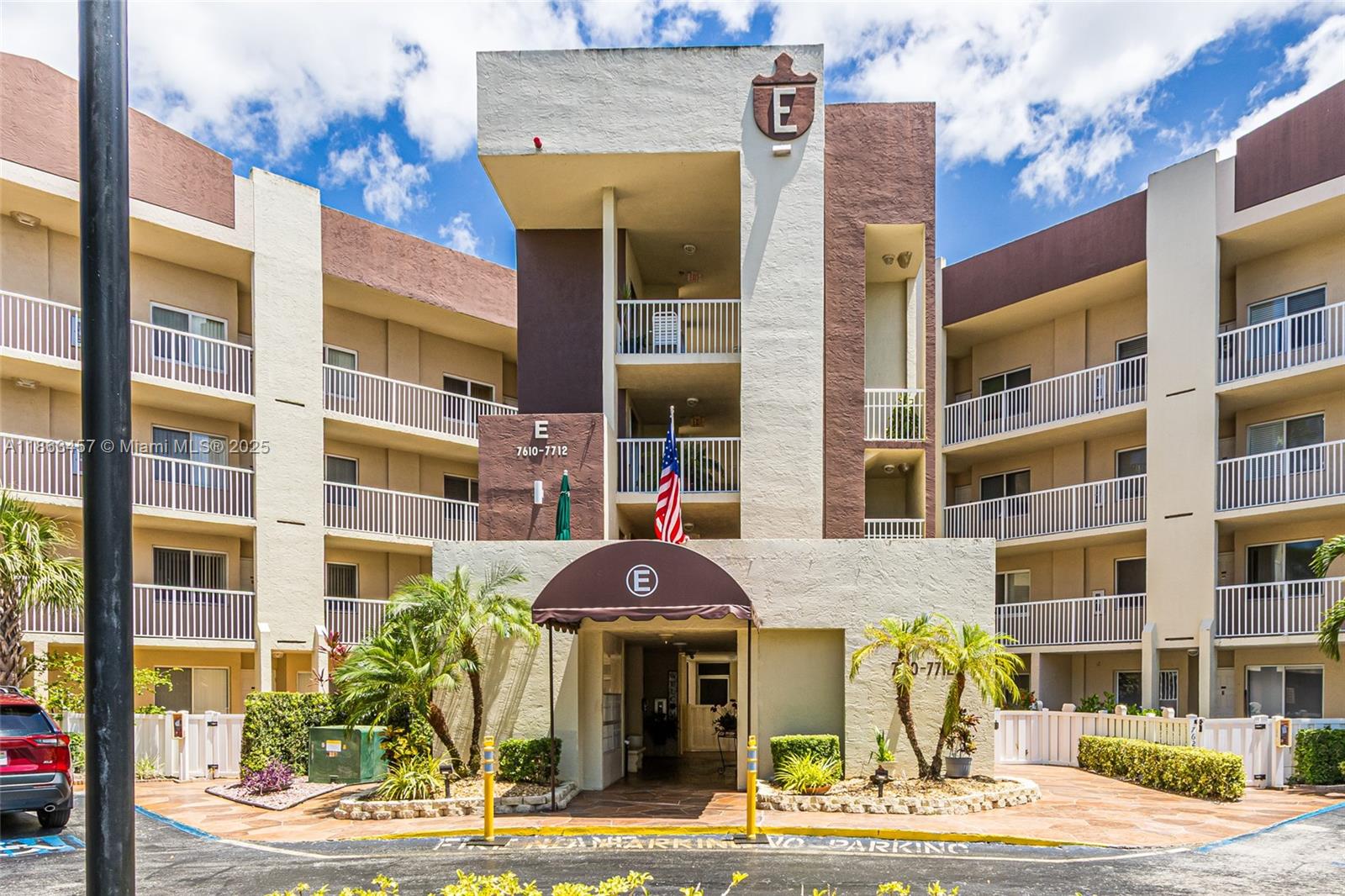 TRENT CONDOMINIUM E - Residential