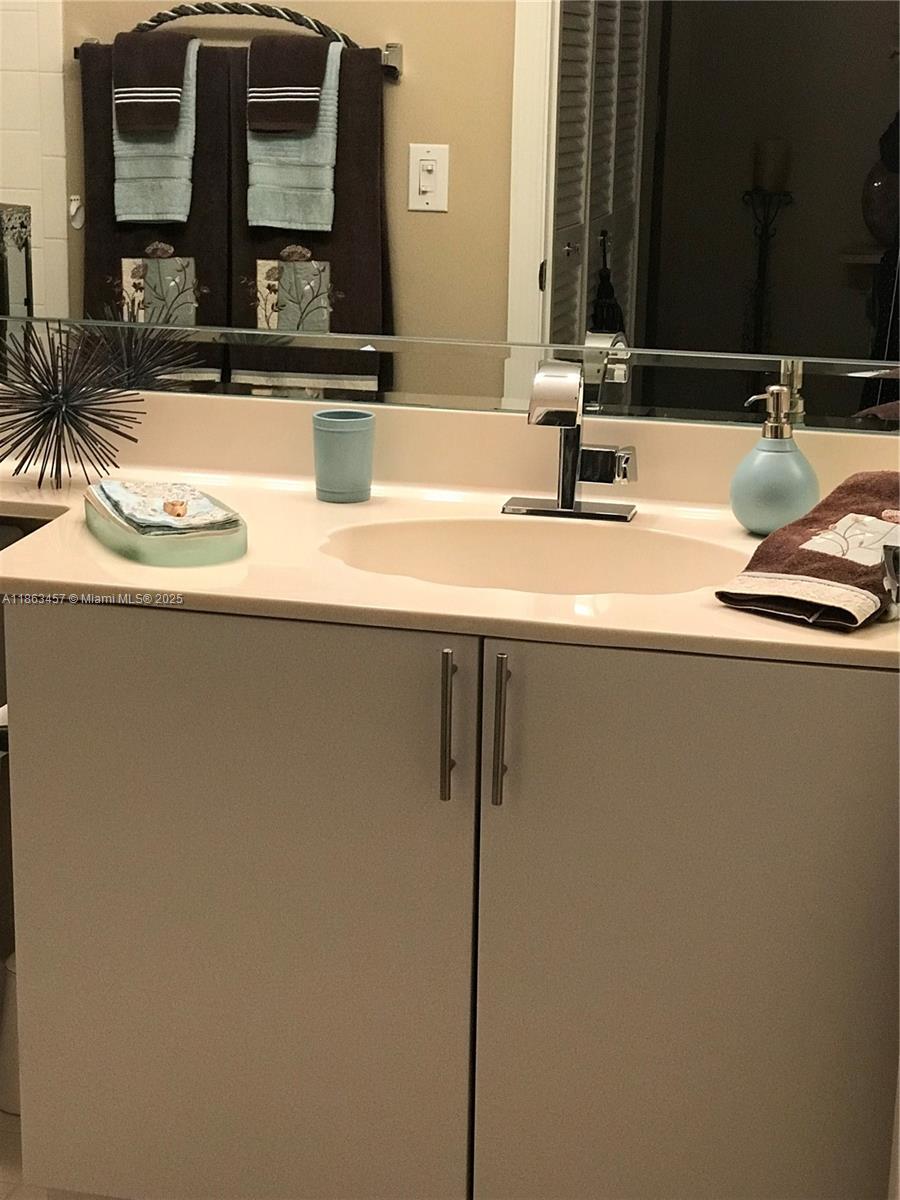 TRENT CONDOMINIUM E - Residential