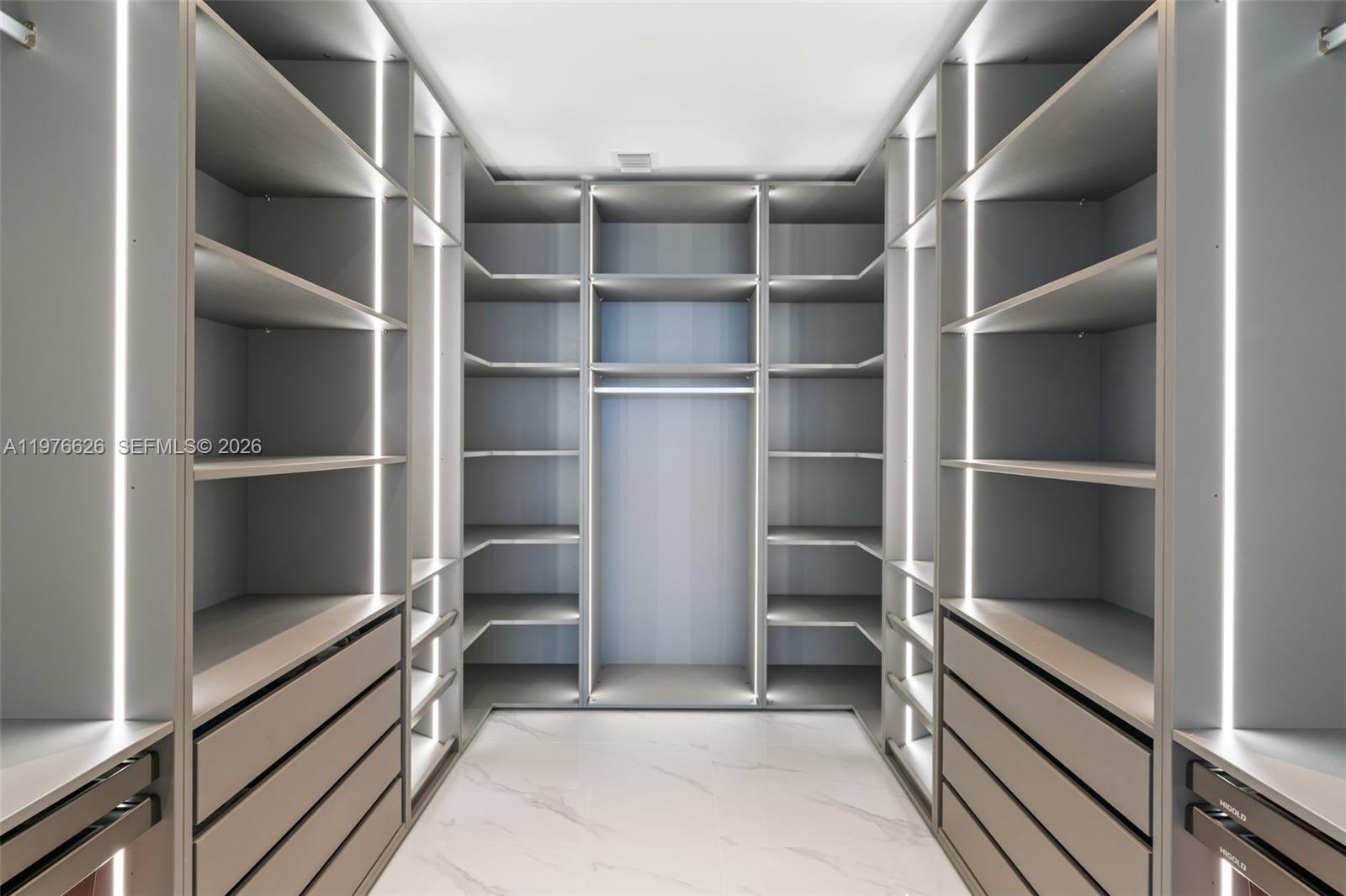 BAY BREEZE - Residential Lease