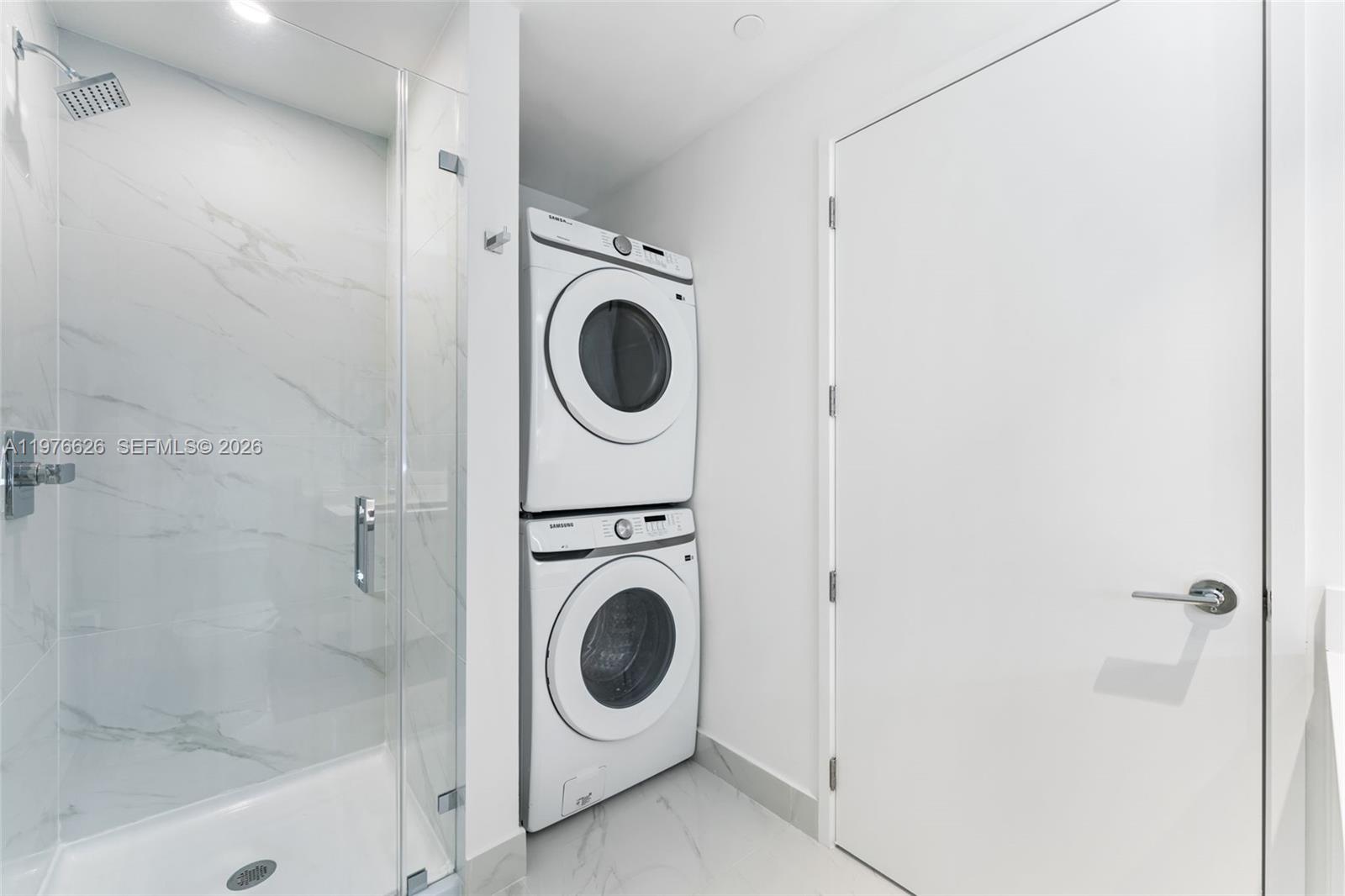 BAY BREEZE - Residential Lease