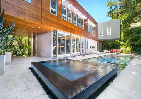 3503 Banyan Cir Coconut Grove FL 33133