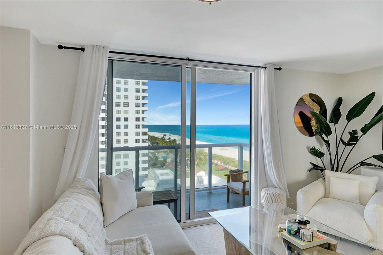 2457 Collins Ave 1402, Miami Beach, Miami-Dade County, Florida - 1 Bedrooms  
2 Bathrooms - 