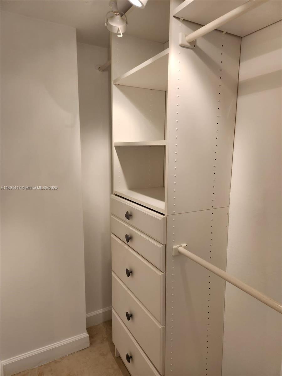 BRAVURA I CONDO - Residential Lease