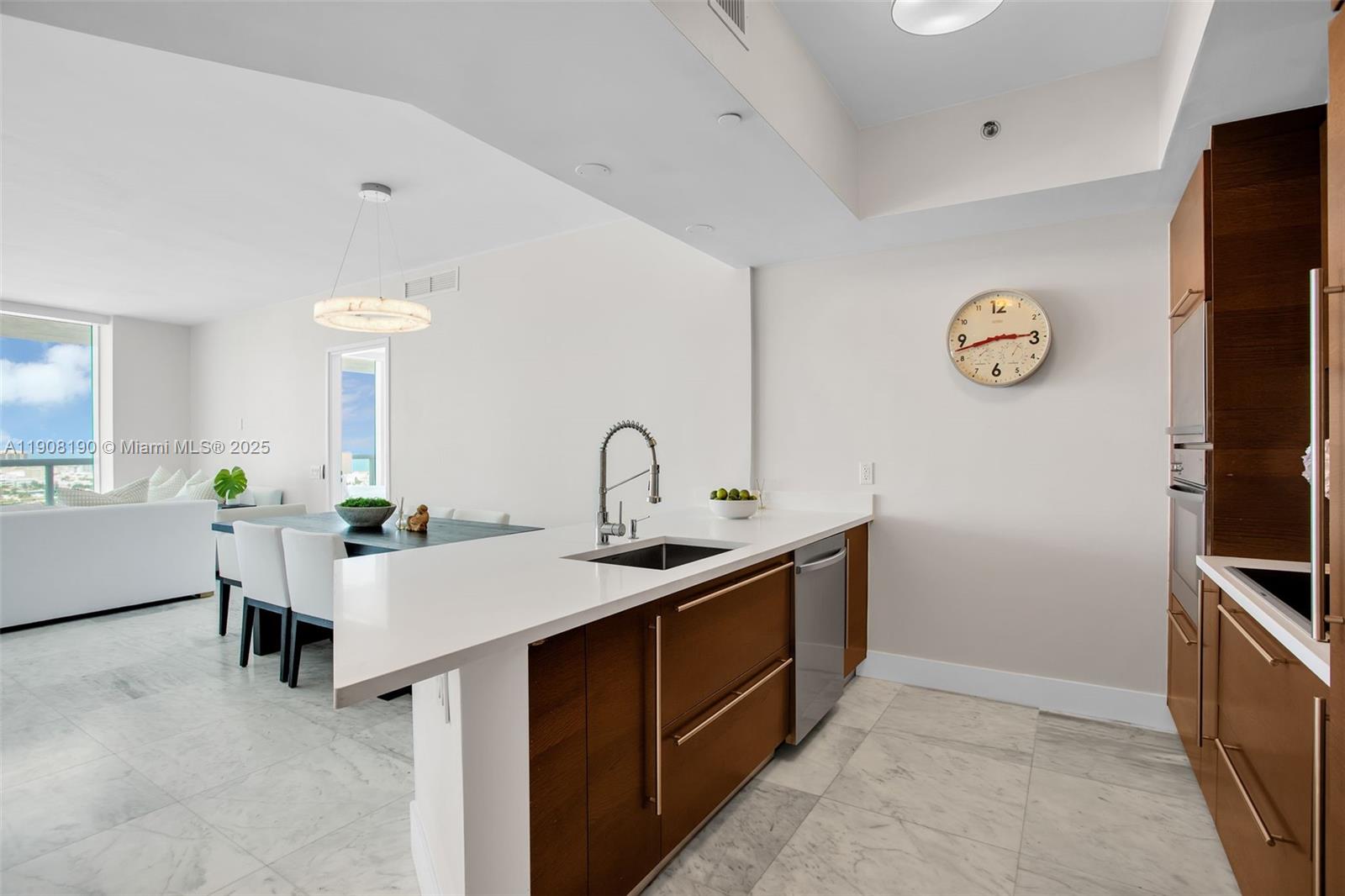 ICON CONDO - Residential Lease