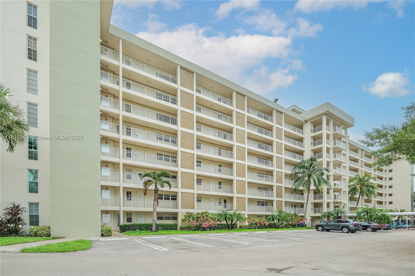 NO 49 PALM-AIRE COUNTRY C - Residential