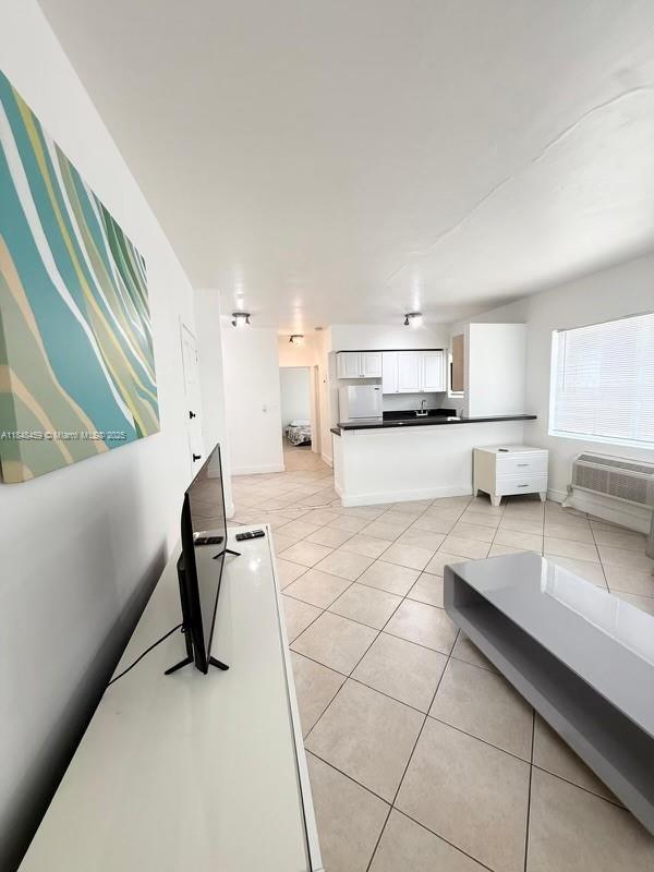 BEST PRICE and EASY TO SHOW in North Beach!! Newly available for quick rental! 1 bedroom and 1 bathroom just 1 block from the ocean!
