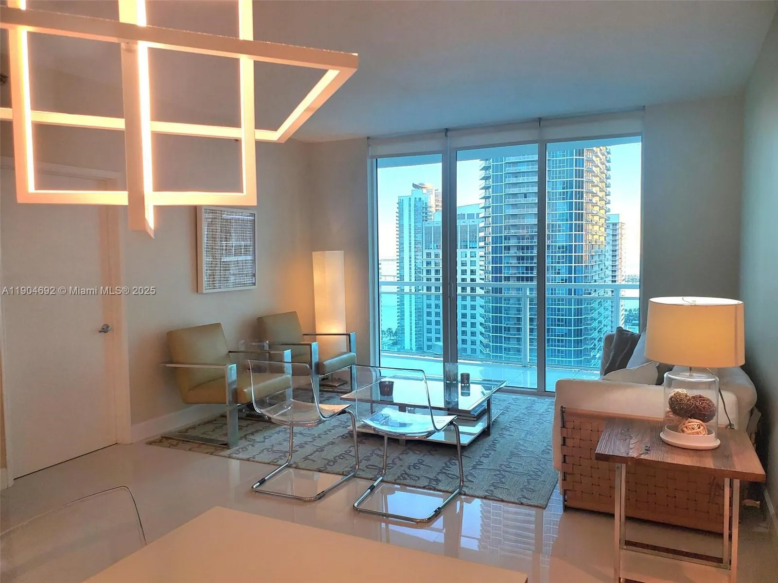 Miami, Florida 33131, United States, 2 Bedrooms Bedrooms, ,2 BathroomsBathrooms,Residential,Active,241511
