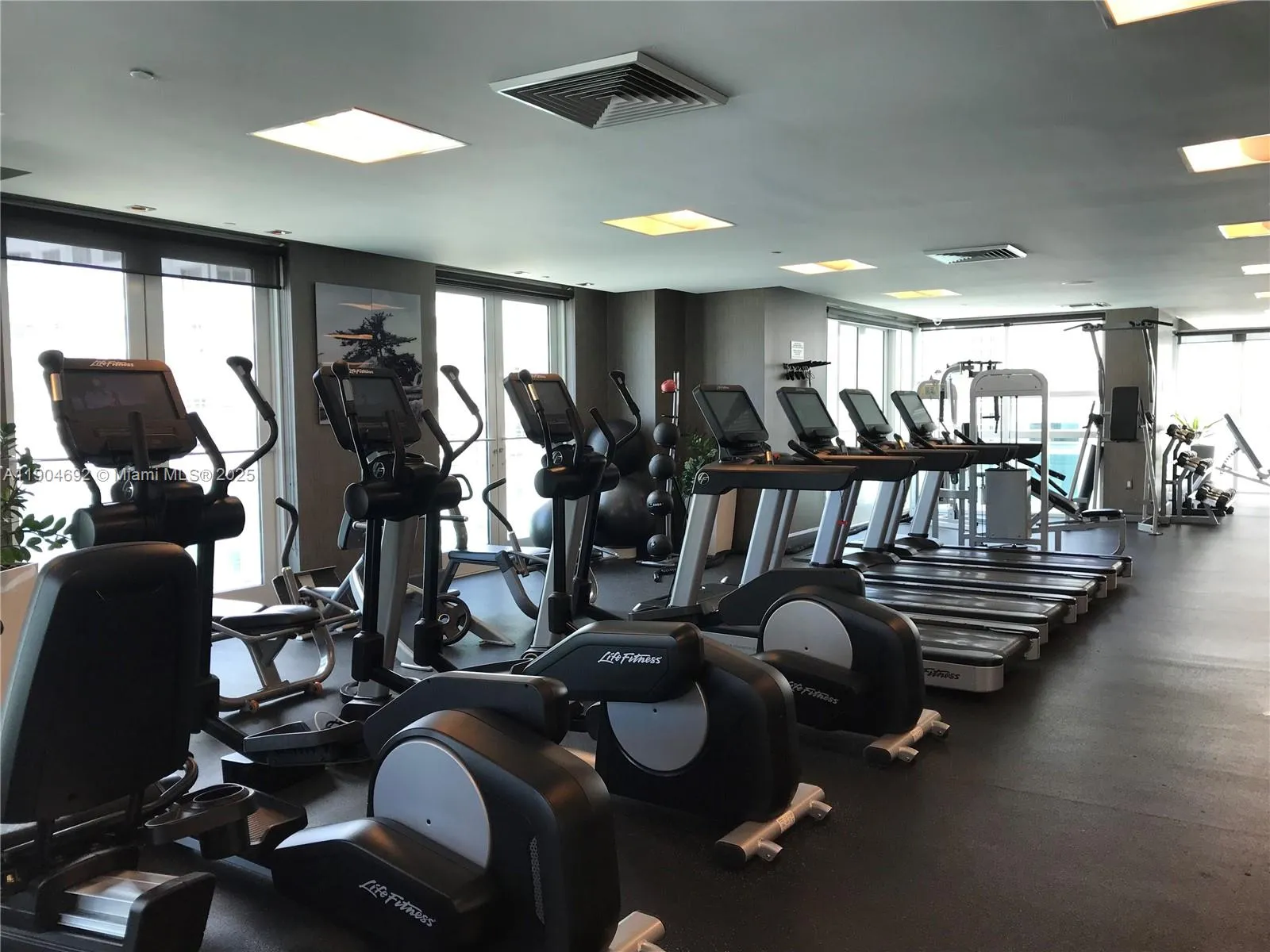 Miami, Florida 33131, United States, 2 Bedrooms Bedrooms, ,2 BathroomsBathrooms,Residential,Active,241511