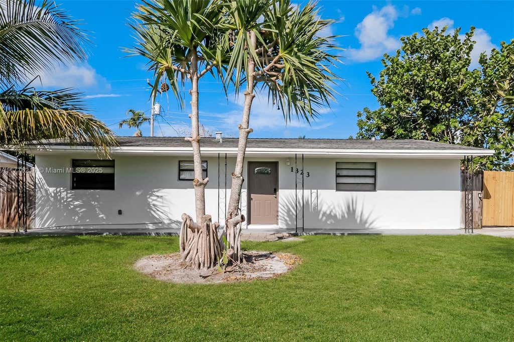 Photo of 1323 Fernlea Dr, West Palm Beach, FL 33417 (MLS # A11776214)